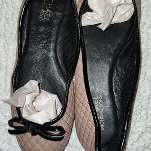 🤑SOLD🤑Michael Kors Blush Quilted Ballet Flats with Black Trim